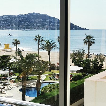 Spacieux Appartement Rose Front Mer Et Piscine Roses Eksteriør billede