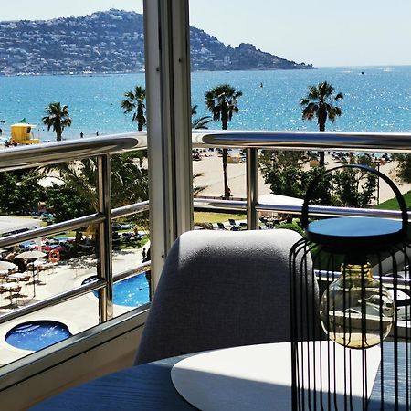 Spacieux Appartement Rose Front Mer Et Piscine Roses Eksteriør billede