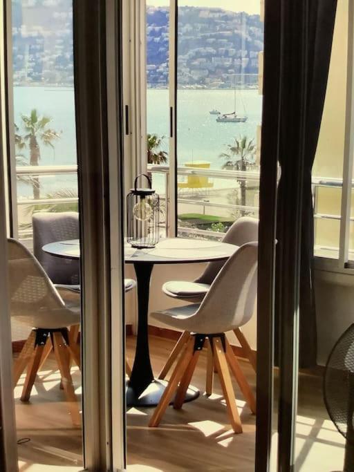 Spacieux Appartement Rose Front Mer Et Piscine Roses Eksteriør billede