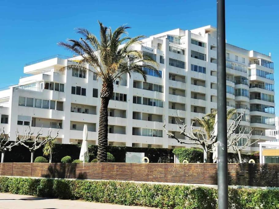 Spacieux Appartement Rose Front Mer Et Piscine Roses Eksteriør billede