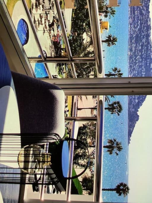 Spacieux Appartement Rose Front Mer Et Piscine Roses Eksteriør billede