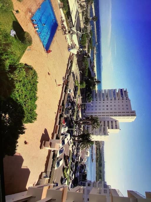 Spacieux Appartement Rose Front Mer Et Piscine Roses Eksteriør billede