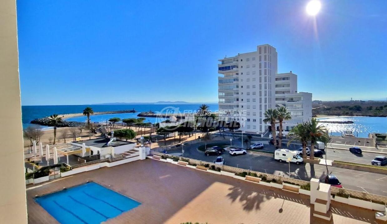 Spacieux Appartement Rose Front Mer Et Piscine Roses Eksteriør billede