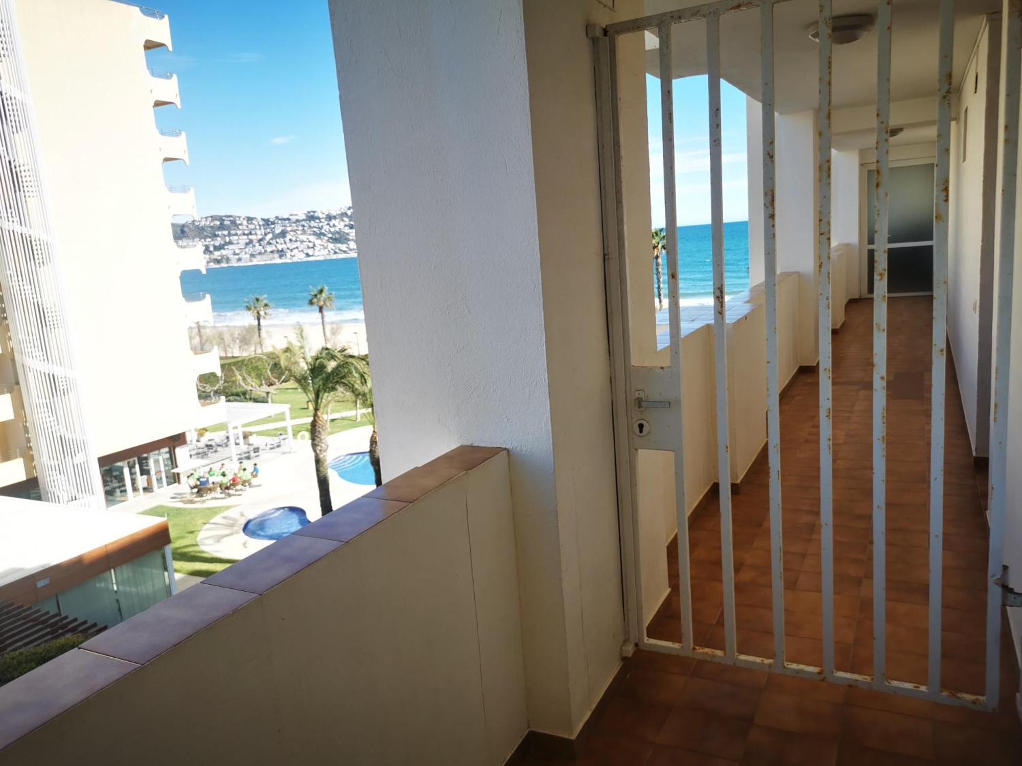 Spacieux Appartement Rose Front Mer Et Piscine Roses Eksteriør billede