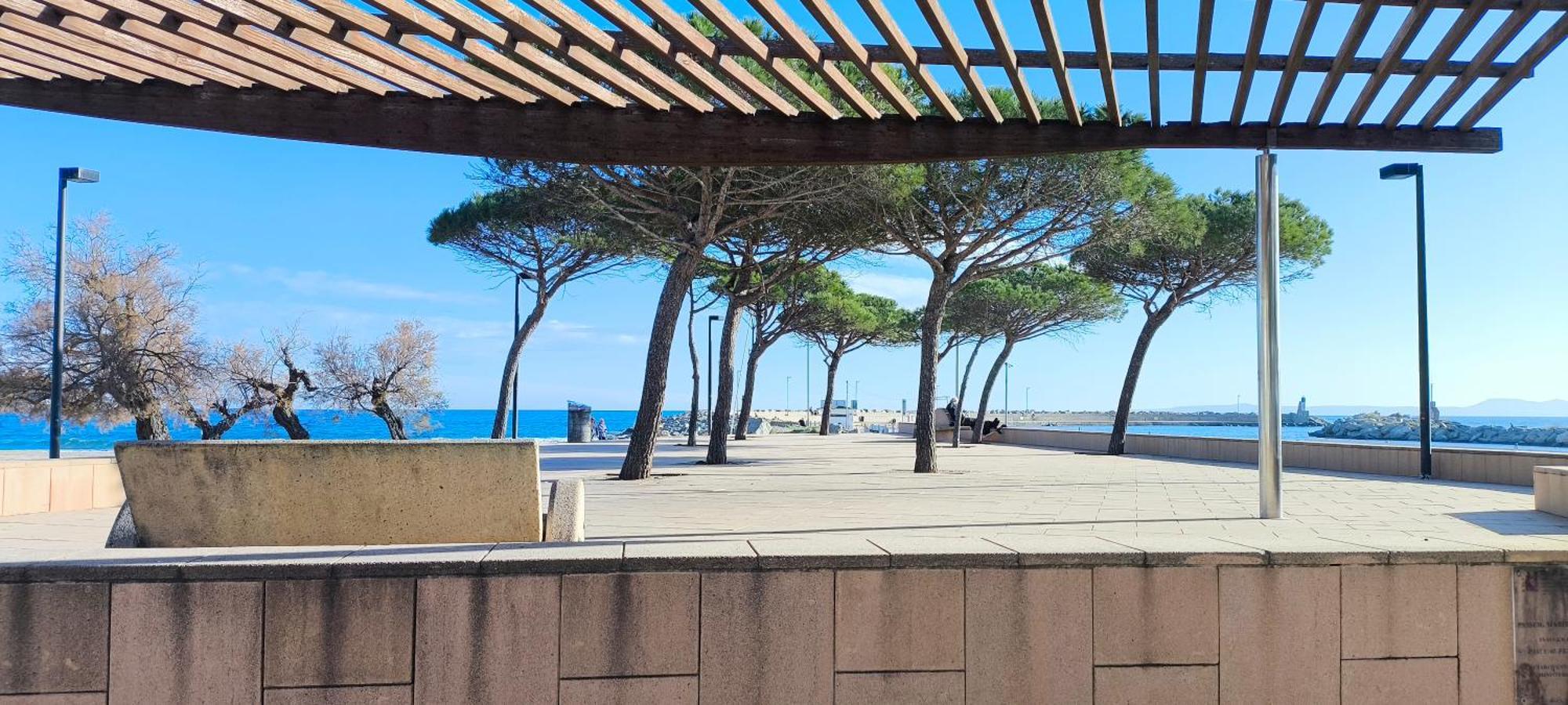 Spacieux Appartement Rose Front Mer Et Piscine Roses Eksteriør billede